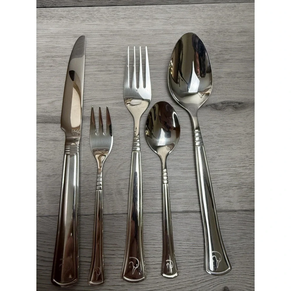 DUCKS UNLIMITED 70 PIECE UNUSED FLATWARE SET Service For 12
